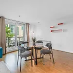 Riverside Balcony Apartments, 10 Minutes From Oxford Circus