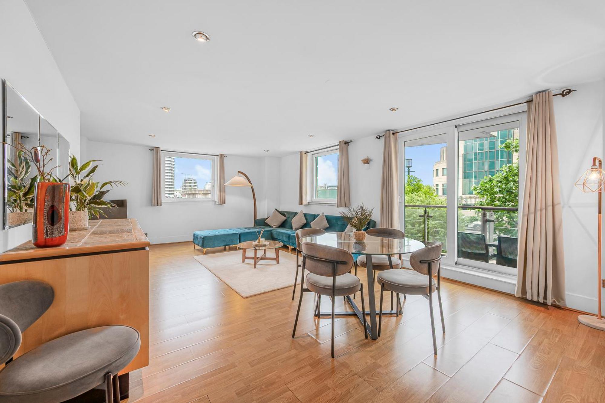 Riverside Balcony Apartments, 10 Minutes From Oxford Circus Apartment *